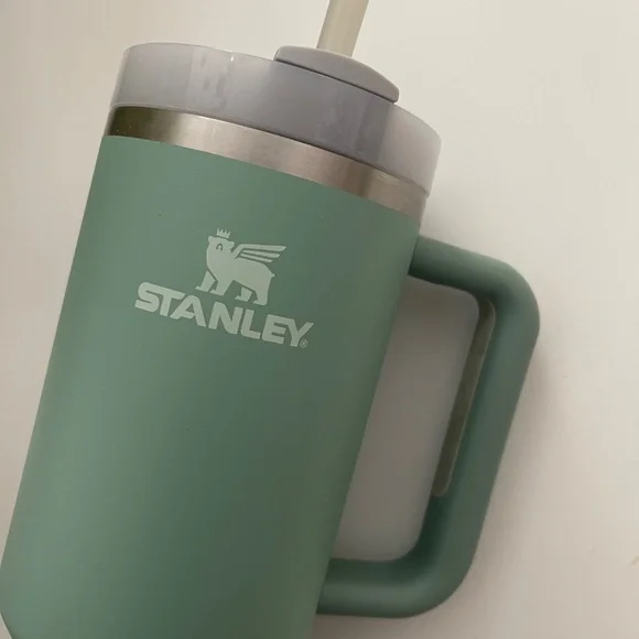 Stanley Quencher 40oz Sage Green - Picture 4 of 4